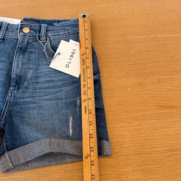 DL1961 Cecelia Classic Shorts - Picture 9 of 9